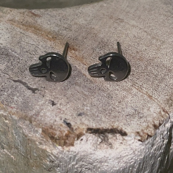 Criminal Skull Stud Earrings - Picture 3 of 10